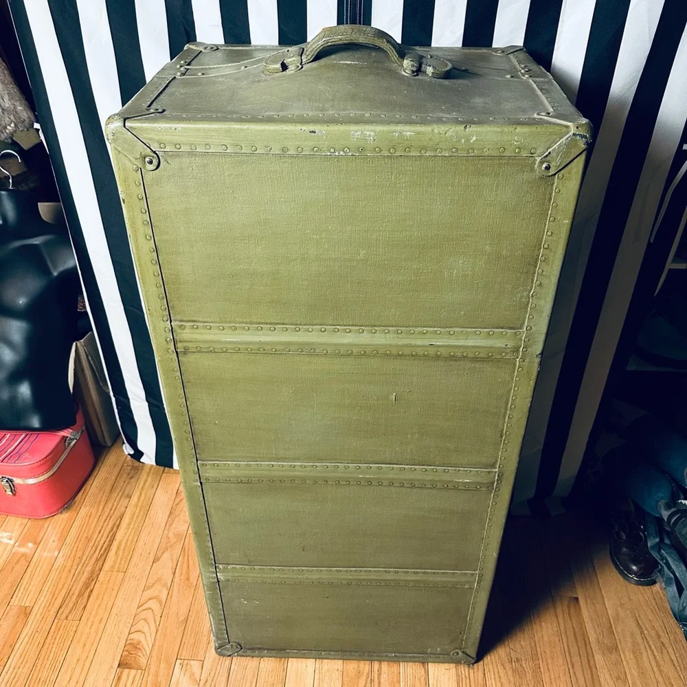 Antique Early 1900s Innovation Trunk Co. Green Wardrobe Steamer Trunk Suitcase - Picture 2 of 10